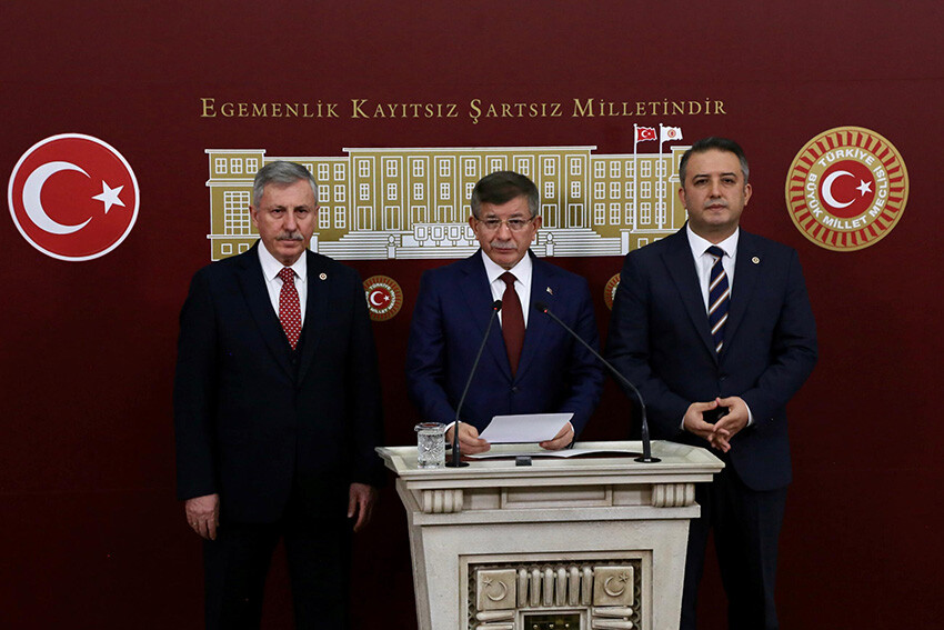 Davutoğlu'ndan CHP'ye 'teröre karşı ortak duruş' çağrısı Davutoğlu'ndan CHP'ye 'teröre karşı ortak duruş' çağrısı