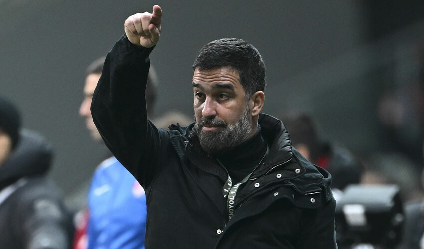 Beşiktaşlı taraftarlardan Arda Turan'a 'Seçil Erzan' tezahüratı 'Paralar nerede'