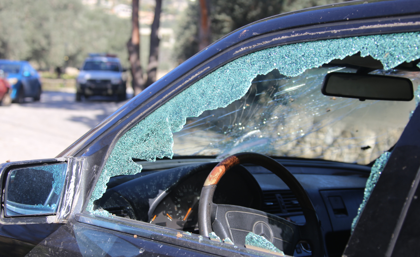 İsrail seyir halindeki arabaya füze attı! İsrail seyir halindeki arabaya füze attı!