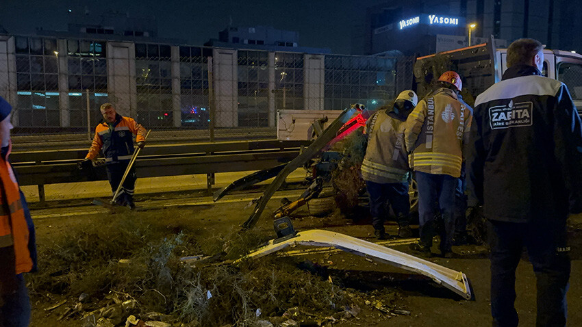 İstanbul'da feci kaza! Kağıt gibi katlandı