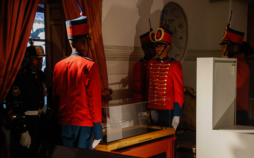 Simon Bolivar'ın meşhur kılıcı çalınmasının 50. yıl dönümünde sergiye açıldı