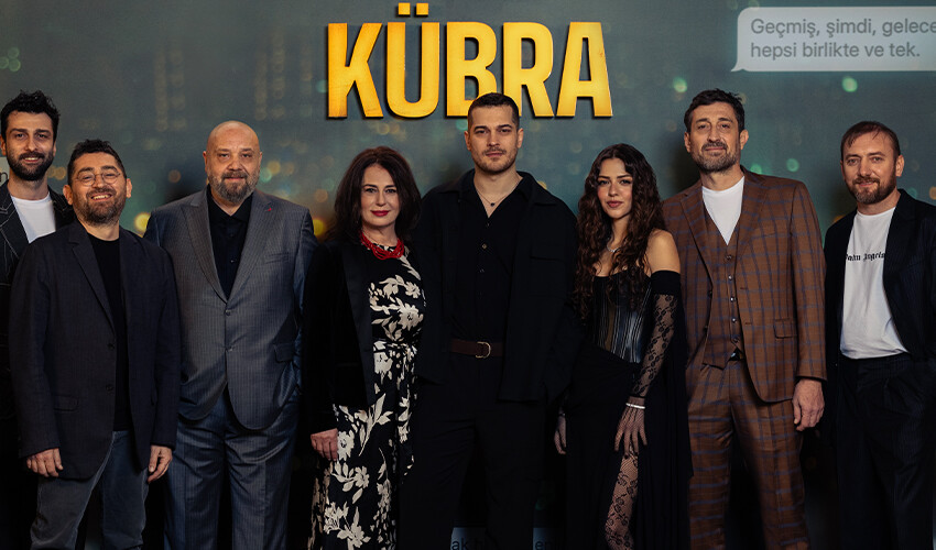 Çağatay Ulusoy’dan galaya damga vuran imaj… Saçı sakalı birbirine karışmış halini unutun Çağatay Ulusoy’dan galaya damga vuran imaj… Saçı sakalı birbirine karışmış halini unutun