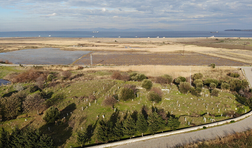 Fransızların saldırdığı Çanakkale'deki tarihi mezarlığın içler acısı hali görenleri üzüyor