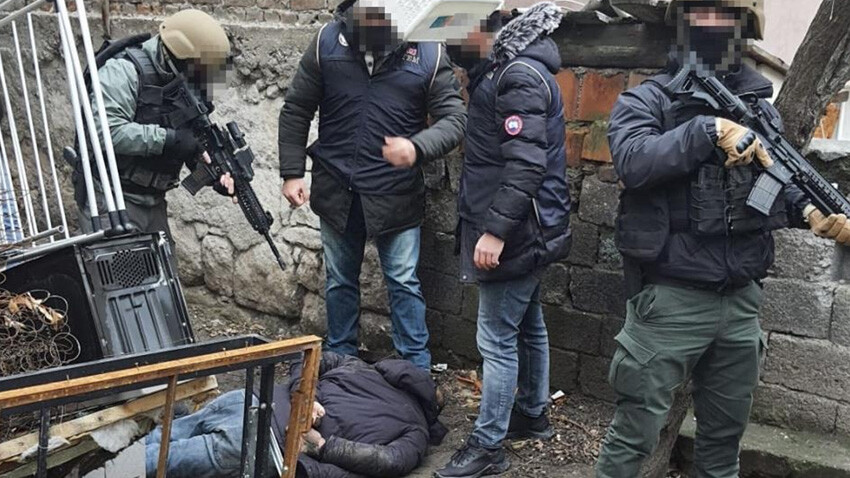 Kırmızı bültenle aranıyordu! Terör örgütü DEAŞ üyesi yakalandı
