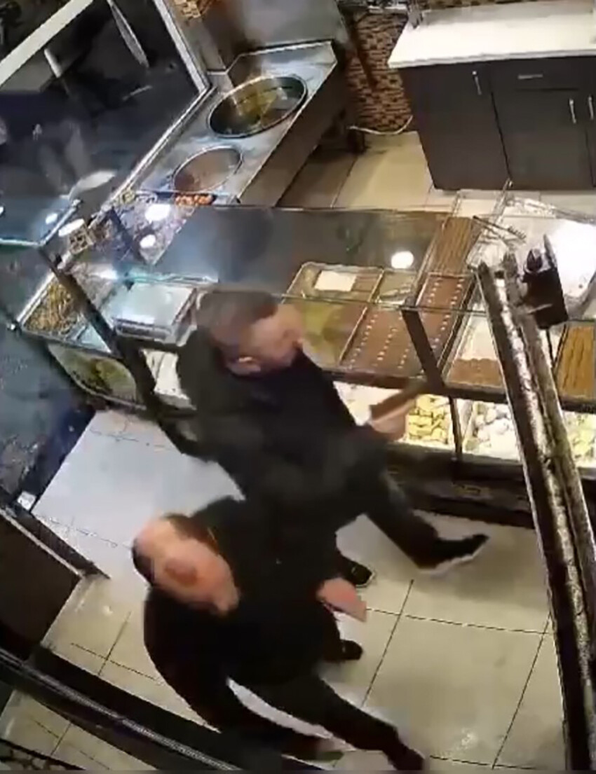 Tatlıcıda maganda dehşeti: Silahla tehdit, hakaret, ateş açma... Tatlıcıda maganda dehşeti: Silahla tehdit, hakaret, ateş açma...