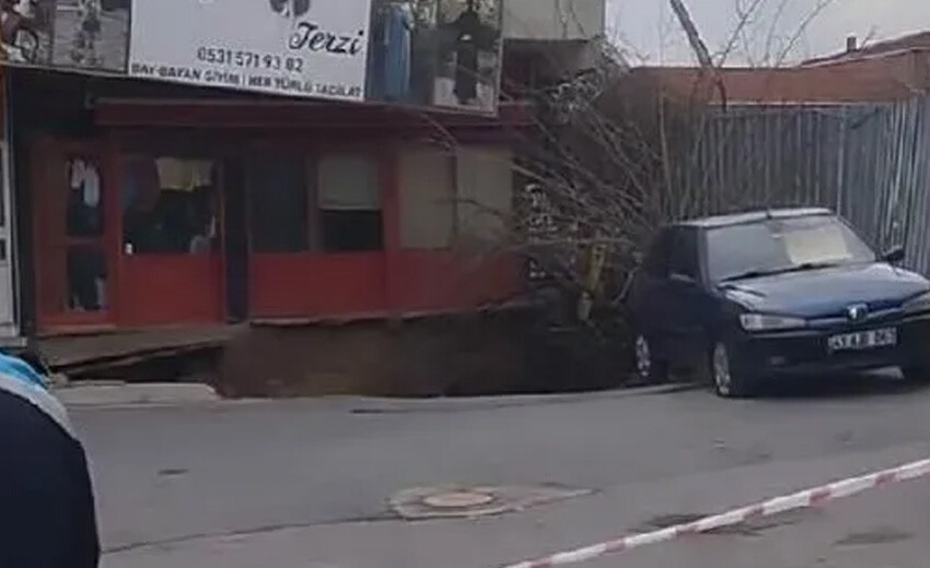 Ümraniye'de yan yana bulunan 2 bina çöktü