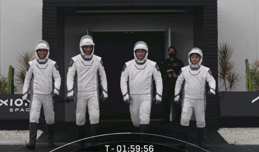 Bu gurur Türkiye'nin! Alper Gezeravcı uzaya çıkan ilk Türk olarak tarihe geçti Bu gurur Türkiye'nin! Alper Gezeravcı uzaya çıkan ilk Türk olarak tarihe geçti