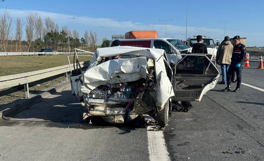 TEM'de korkunç trafik kazası: Ölüler ve yaralılar var TEM'de korkunç trafik kazası: Ölüler ve yaralılar var