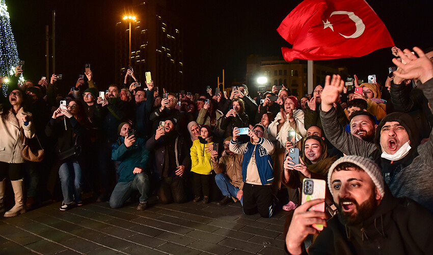 Bakan Kacır'dan Gezeravcı için övgü dolu sözler: O sadece bir astronot değil, milli gururumuzdur