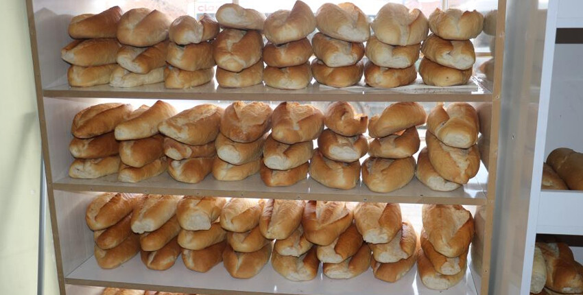 Duyanlar şaşırıp kalıyor! Bu kentimizde ekmek 5 lira Duyanlar şaşırıp kalıyor! Bu kentimizde ekmek 5 lira
