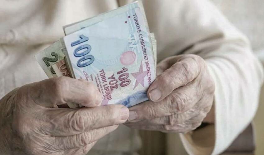 Emekli maaşı alanlar dikkat! O banka tüm emeklilere 12 bin TL ek ödeme veriyor: İşte başvuru şartları