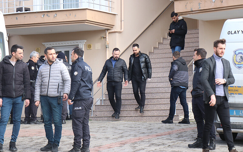 Sakarya'da aile katliamı! Polis memuru, eşini ve kızını öldürüp intihar etti Sakarya'da aile katliamı! Polis memuru, eşini ve kızını öldürüp intihar etti