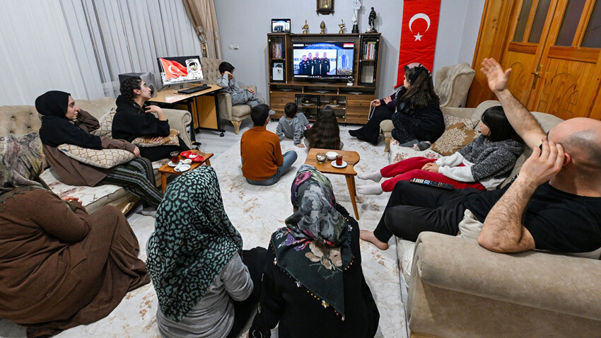 14 günlük gurur seyahati! ve Türk bayrağı uzayda 14 günlük gurur seyahati! ve Türk bayrağı uzayda