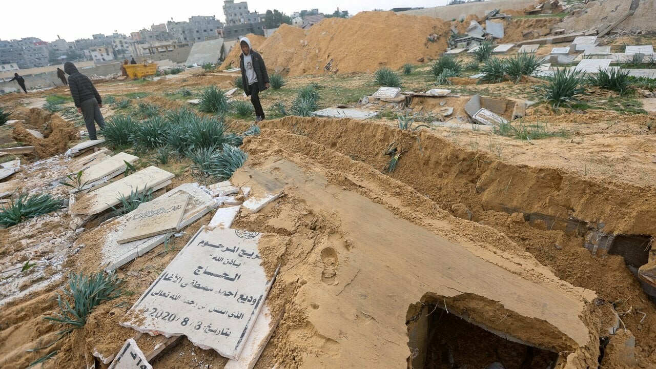Filistinlilerin mezarları kazılmıştı: Tepki çeken görüntülere İsrail ordusundan ilk cevap Filistinlilerin mezarları kazılmıştı: Tepki çeken görüntülere İsrail ordusundan ilk cevap