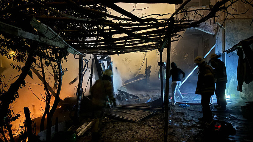 İstanbul'da korkutan alevler: Gecekonduyu yuttu!