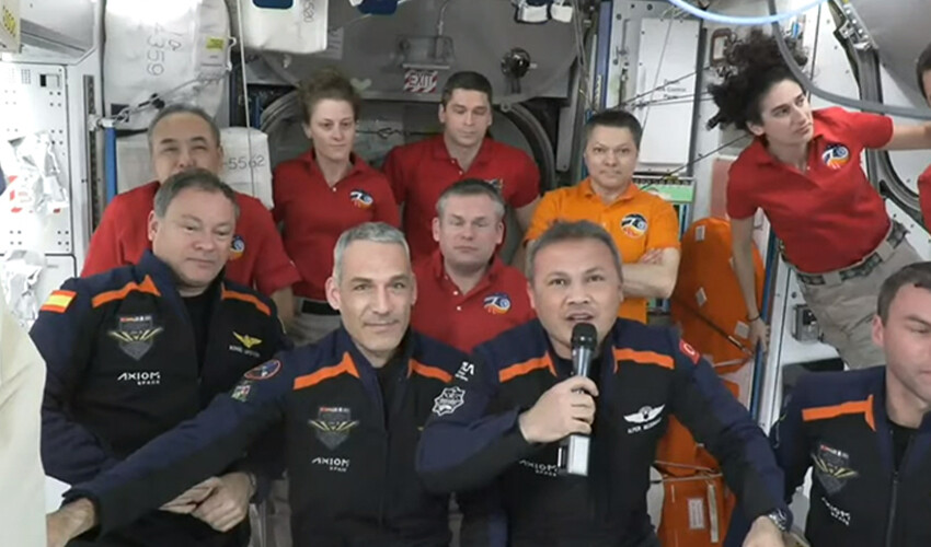 İlk Türk astronot Alper Gezeravcı, Uluslararası Uzay İstasyonu'ndan dünyaya Türkçe seslendi