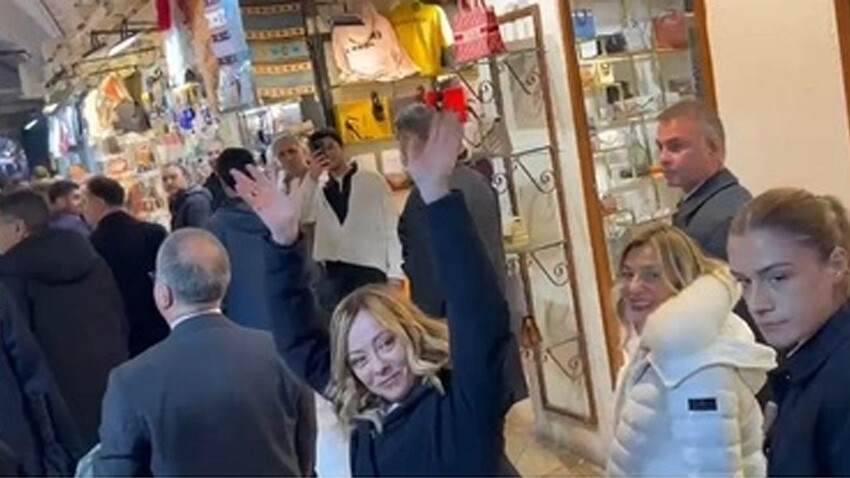 İtalya Başbakanı Meloni'den gizli İstanbul turu! Soluğu Kapalıçarşı'da aldı İtalya Başbakanı Meloni'den gizli İstanbul turu! Soluğu Kapalıçarşı'da aldı