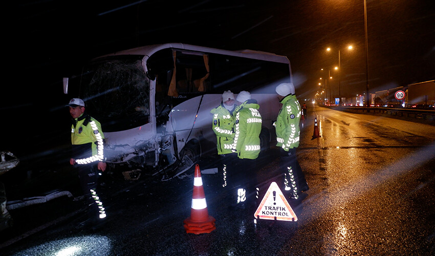 Edirne'de feci kaza! Tur otobüsü, polis servisi ile çarpıştı: 10'u polis 11 yaralı
