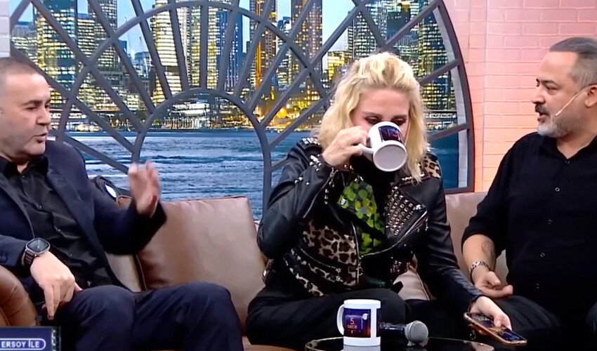 Yayında kavga: Kolpaçino oyuncuları programda birbirine girdi, sunucu ne yapacağını şaşırdı Yayında kavga: Kolpaçino oyuncuları programda birbirine girdi, sunucu ne yapacağını şaşırdı