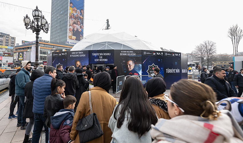 Alper Gezeravcı uzay istasyonuna 80 milyonla 'kenetlendi'... Türkiye, meydanlara akın etti