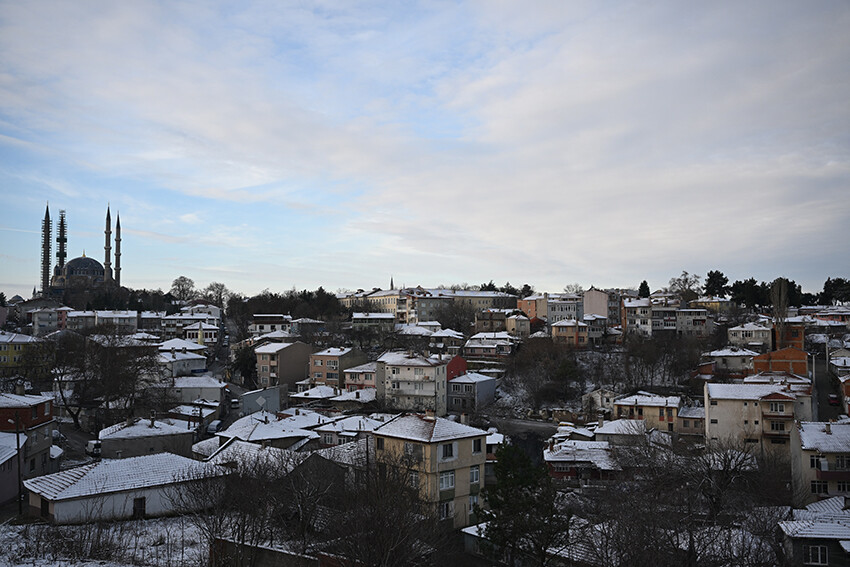 Her yer beyaza büründü, durmadan kar yağıyor! Hava sıcaklıkları mevsim normallerinin üstüne çıktı