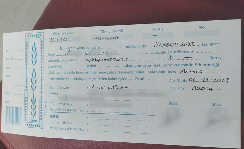 Talihsiz kurye hem bacağından hem 375 bin lirasından oldu