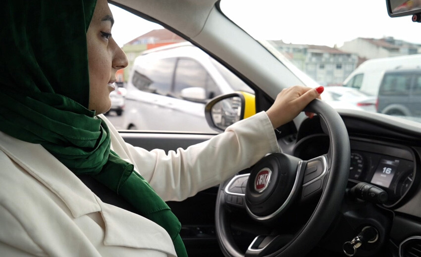 Ödediği ücretlerden bunalan kadın taksici oldu, hizmet kalitesinde çıtayı yükseltti Ödediği ücretlerden bunalan kadın taksici oldu, hizmet kalitesinde çıtayı yükseltti