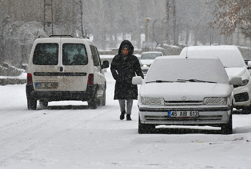 Her yer beyaza büründü, durmadan kar yağıyor! Hava sıcaklıkları mevsim normallerinin üstüne çıktı