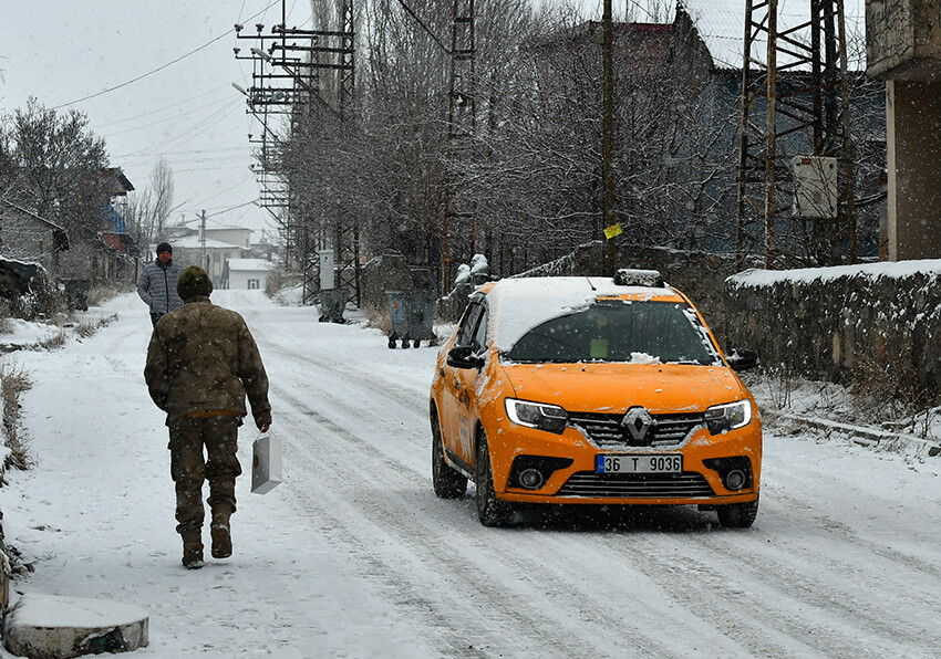 Her yer beyaza büründü, durmadan kar yağıyor! Hava sıcaklıkları mevsim normallerinin üstüne çıktı