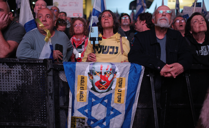 İsrail'de halk Netanyahu'yu devirmek için meydanlarda: Erken seçim, hemen şimdi!