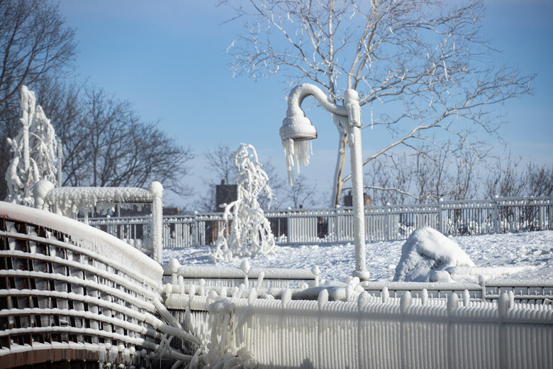 ABD'de şelale buz tuttu, manzarayı görenler hayretler içinde kaldı