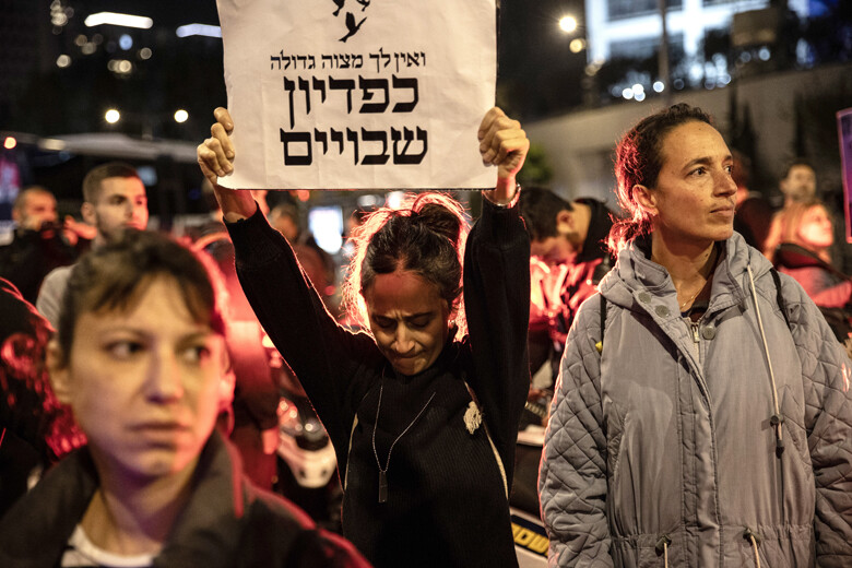 İsrail'de halk Netanyahu'yu devirmek için meydanlarda: Erken seçim, hemen şimdi!