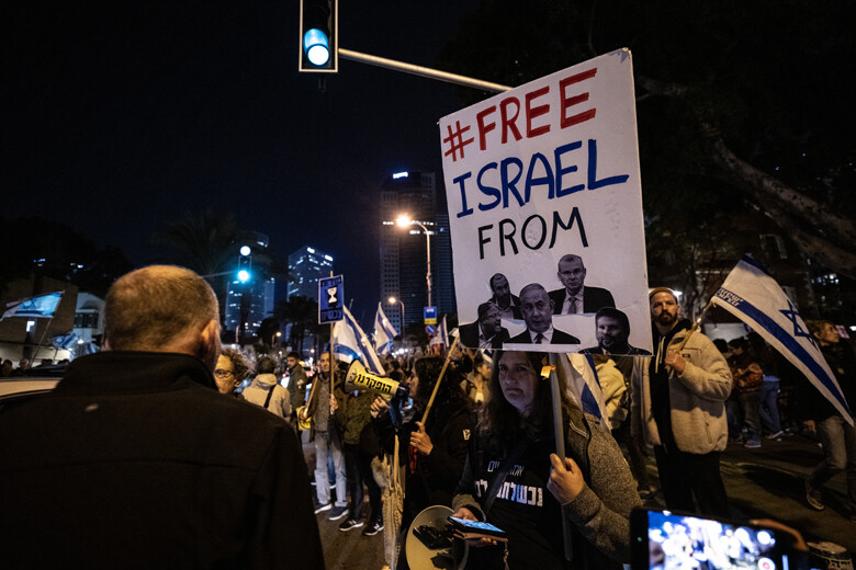 İsrail'de halk Netanyahu'yu devirmek için meydanlarda: Erken seçim, hemen şimdi!