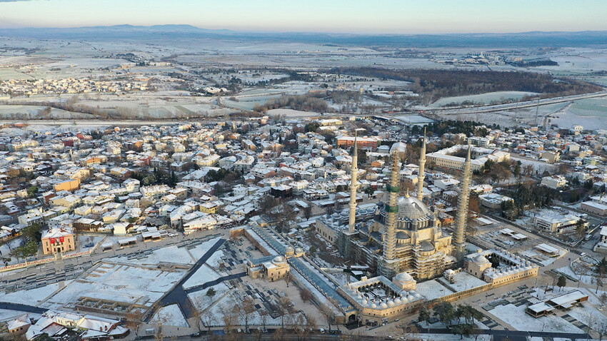 İstanbul'un yanı başında karla mücadele! Yollar kapandı, ekipler alarmda