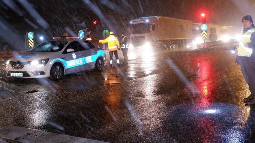 Kar sınırı geçti, göz gözü görmüyor! Meteoroloji uzmanı İstanbul'da karın yağacağı tek yeri açıkladı
