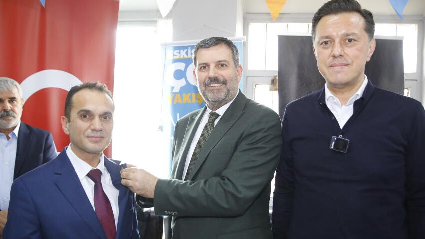 İYİ Parti'de bir istifa daha! Helallik isteyerek AK Parti saflarına katıldı İYİ Parti'de bir istifa daha! Helallik isteyerek AK Parti saflarına katıldı