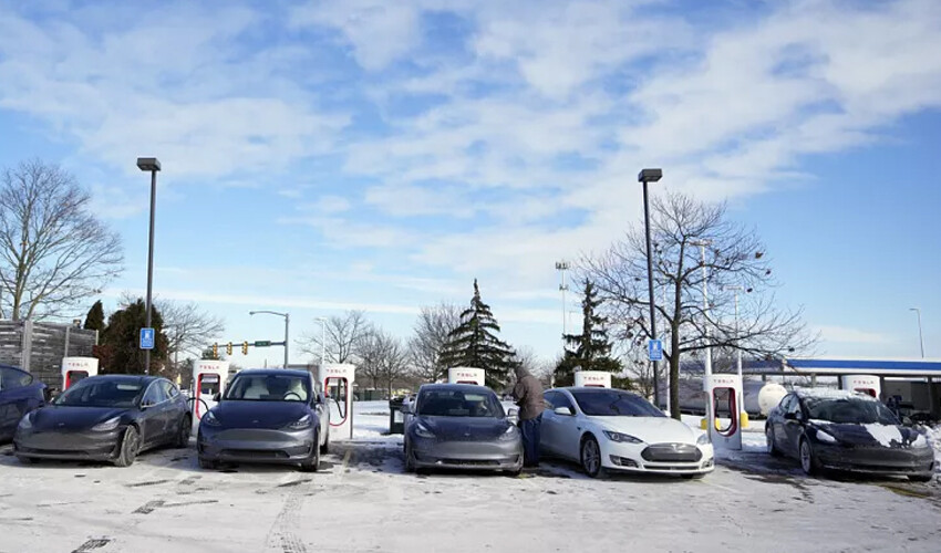 Elektrikli araçlara soğuk hava darbesi: Çok sayıda sürücü yollarda kaldı