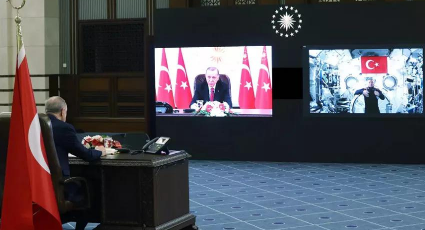 Alper Gezeravcı Cumhurbaşkanı Erdoğan canlı yayınında neler konuşuldu? Rabia selam vererek yayını bitirdi