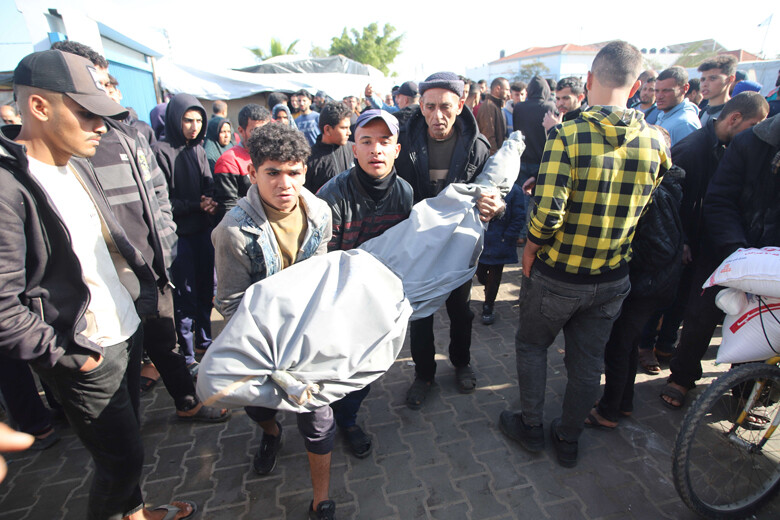 Savaştan kaçan 30 bin sivile bomba yağmuru! İsrail, Han Yunus'taki sığınma merkezine saldırıyor, çok sayıda ölü ve yaralı var