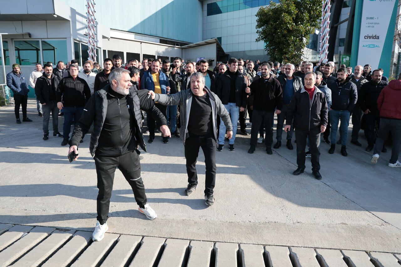 Adana'da maaşlarını alamayan işçiler eylem yaptı: Kiramızı ödeyemiyoruz