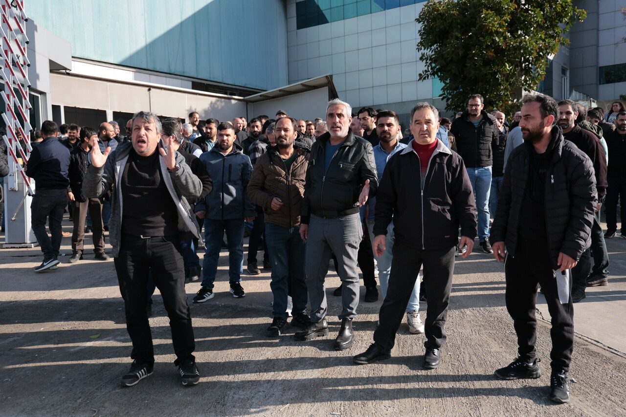 Adana'da maaşlarını alamayan işçiler eylem yaptı: Kiramızı ödeyemiyoruz