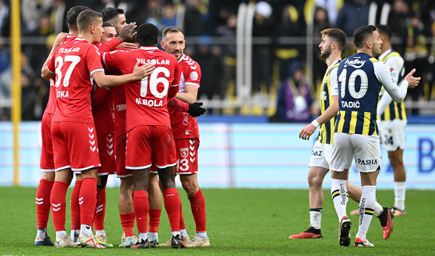 İsmail Kartal'a Fatih Terim göndermesi: Korkudan oynayamıyorsun hocam İsmail Kartal'a Fatih Terim göndermesi: Korkudan oynayamıyorsun hocam