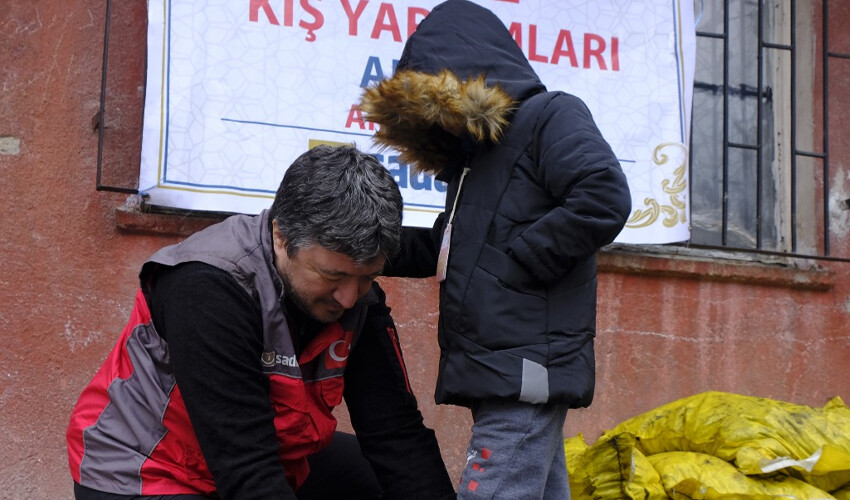 Sadakataşı 15 ilde kış yardımları gerçekleştirdi Sadakataşı 15 ilde kış yardımları gerçekleştirdi