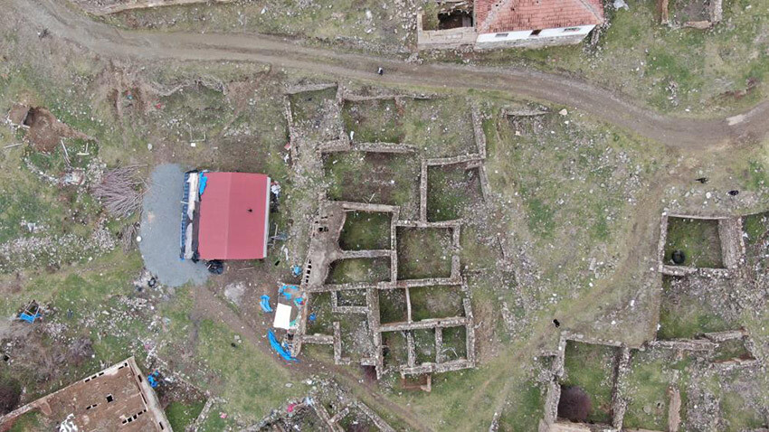 Sivas'ta esrarengiz olay! Bir söylenti ortaya çıktı, kimse köyde kalmadı Sivas'ta esrarengiz olay! Bir söylenti ortaya çıktı, kimse köyde kalmadı