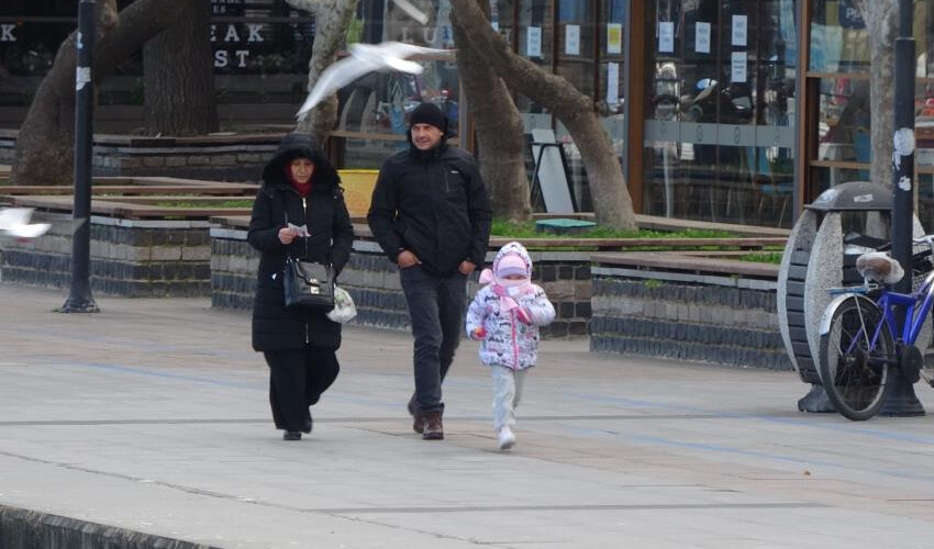 Prof. Dr. Alper Şener’den uyarı: ‘Virüs tatile çıkmıyor’ dedi, risk grubunu açıkladı Prof. Dr. Alper Şener’den uyarı: ‘Virüs tatile çıkmıyor’ dedi, risk grubunu açıkladı