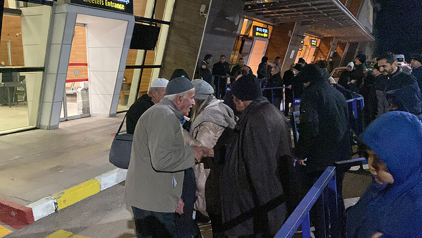 Umre dönüşü havada bomba paniği! Acil iniş yapan uçak geri döndü