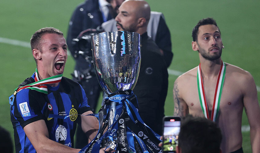 Hakan Çalhanoğlu bir kupa daha kazandı! Inter şampiyonluğu tek golle aldı
