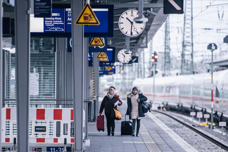 Eylem yaptılar, ulaşımı felç ettiler! Alman makinistlerden en uzun grev