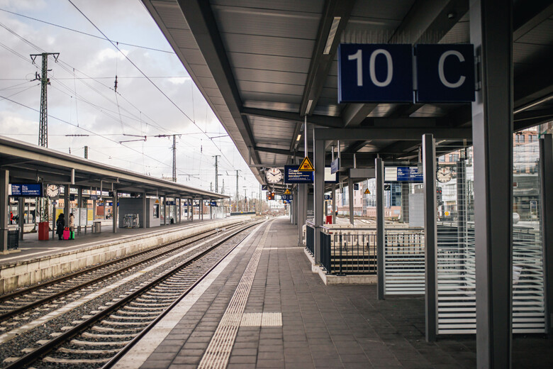 Eylem yaptılar, ulaşımı felç ettiler! Alman makinistlerden en uzun grev