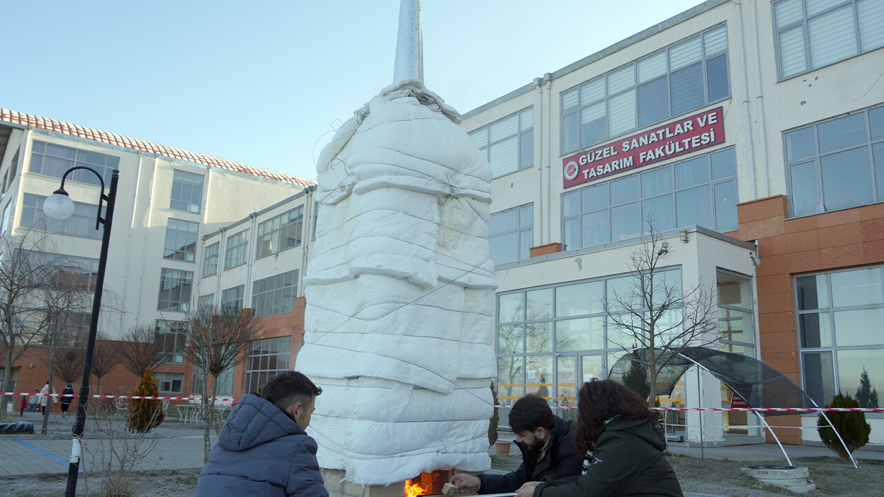 139 yıllık saat kulesinin minyatürünü 12 saat boyunca pişirdiler 139 yıllık saat kulesinin minyatürünü 12 saat boyunca pişirdiler